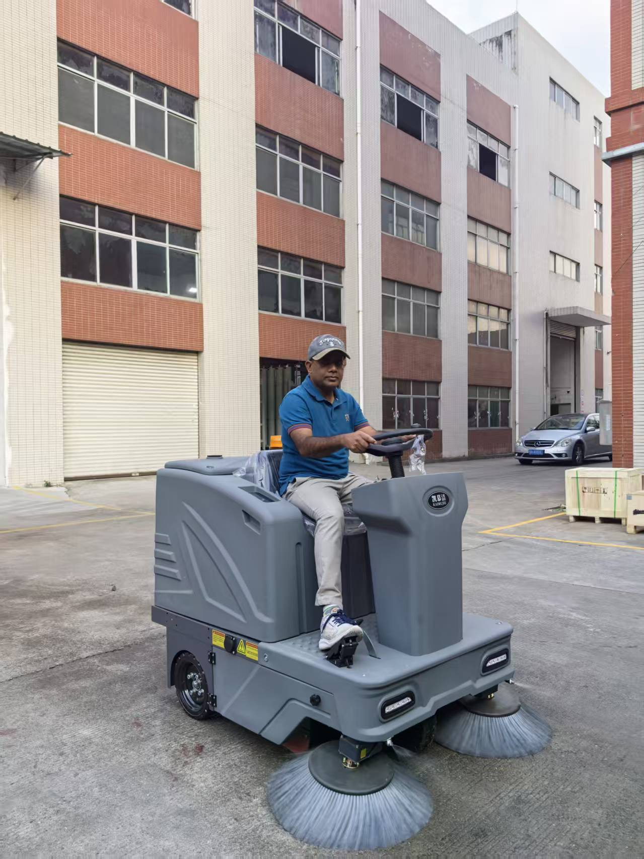 Trust and Win Win Across Mountains and Seas - Sanjaya, an old customer from Sri Lanka, visited Kanghome Company in Guangzhou for a visit
