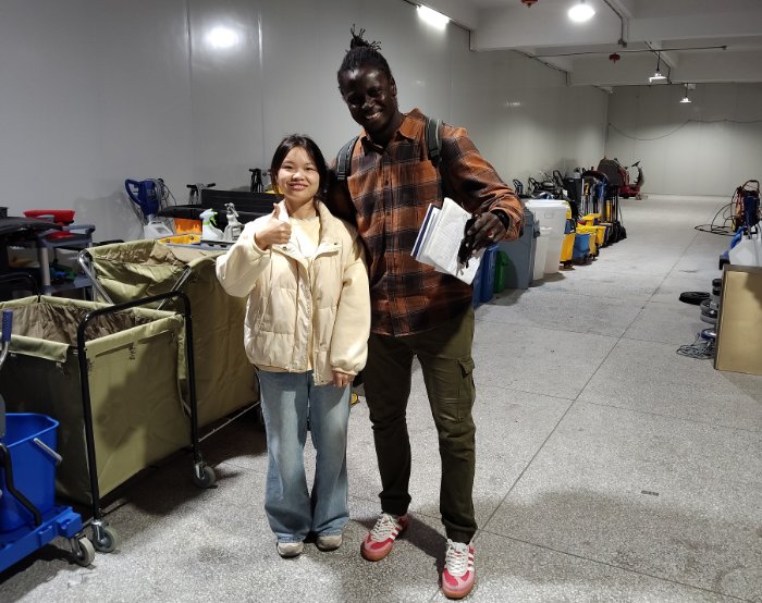 As Spring Festival Nears, Foreign Guests Welcome! Senegalese Customer Visits Kanghome Cleaning, Eyes African Agency Deal