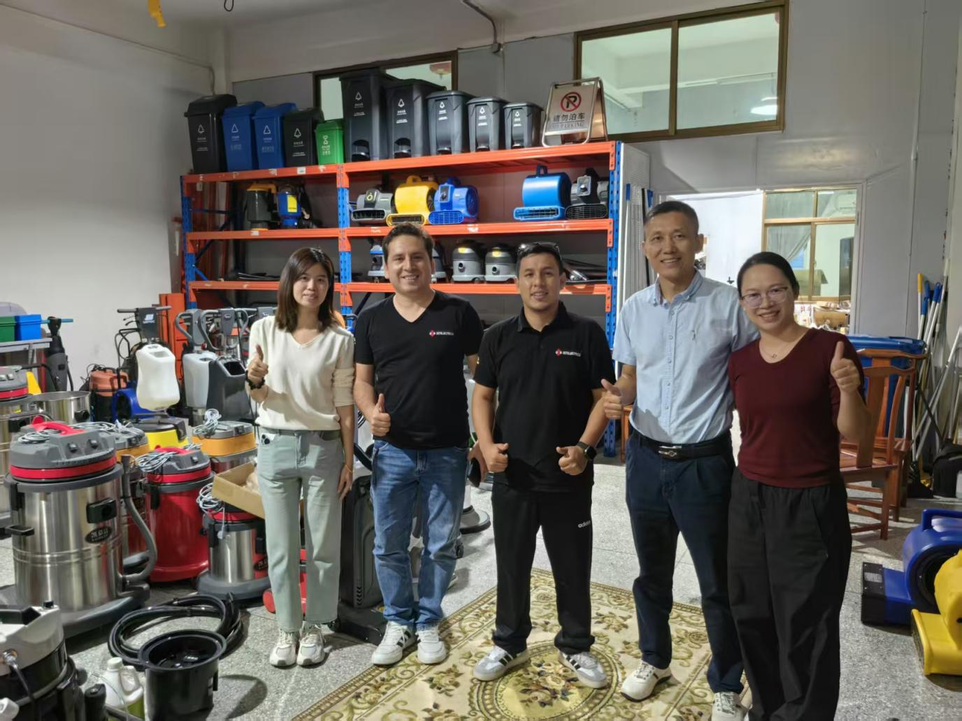 Peruvian old customer Fabian visits Guangzhou Kanghome Company with engineers to explore new opportunities for cooperation