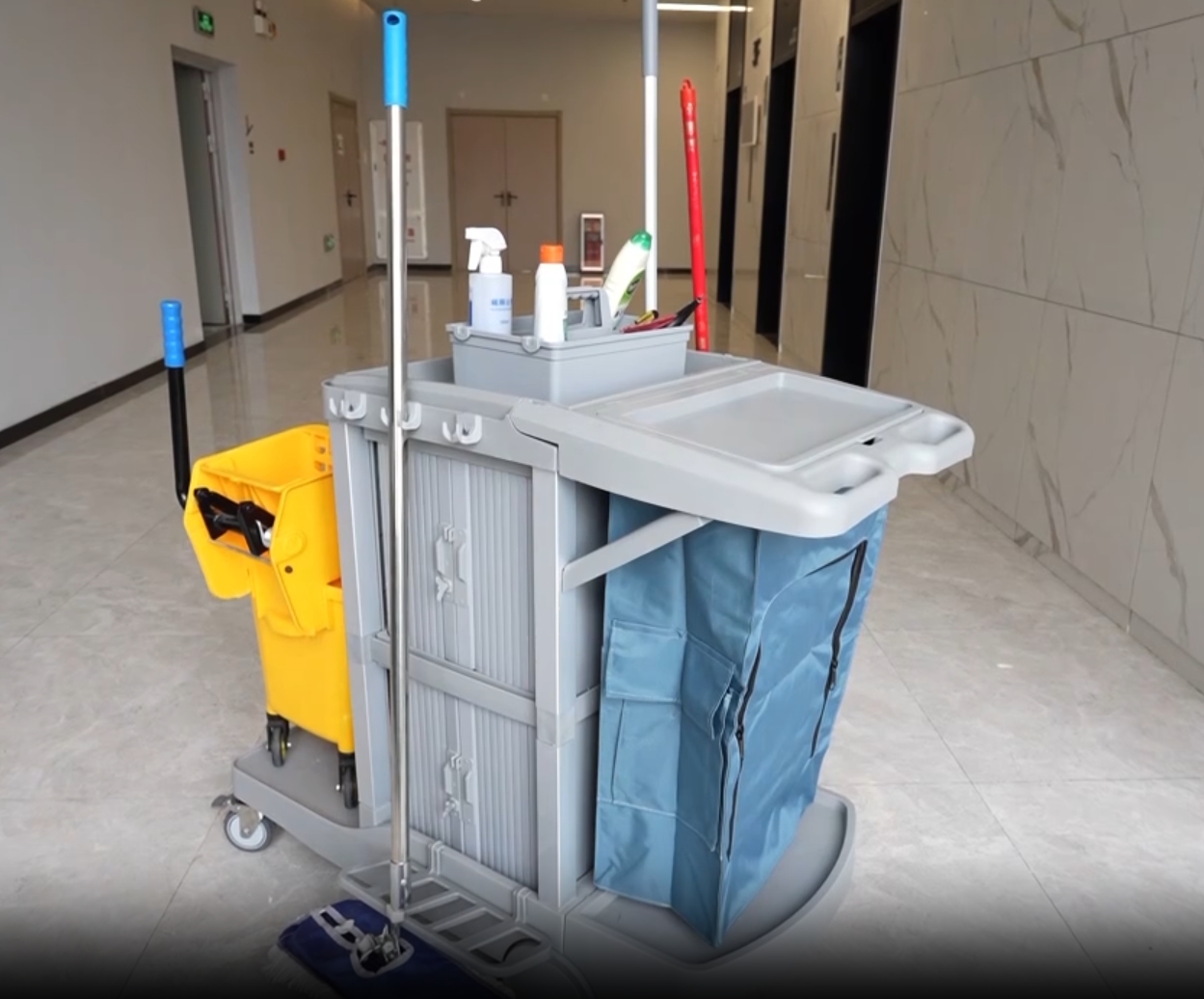 Room cleaning service vehicle